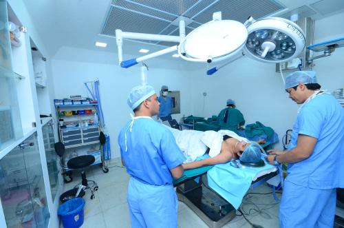 Plastic-Surgeon-20